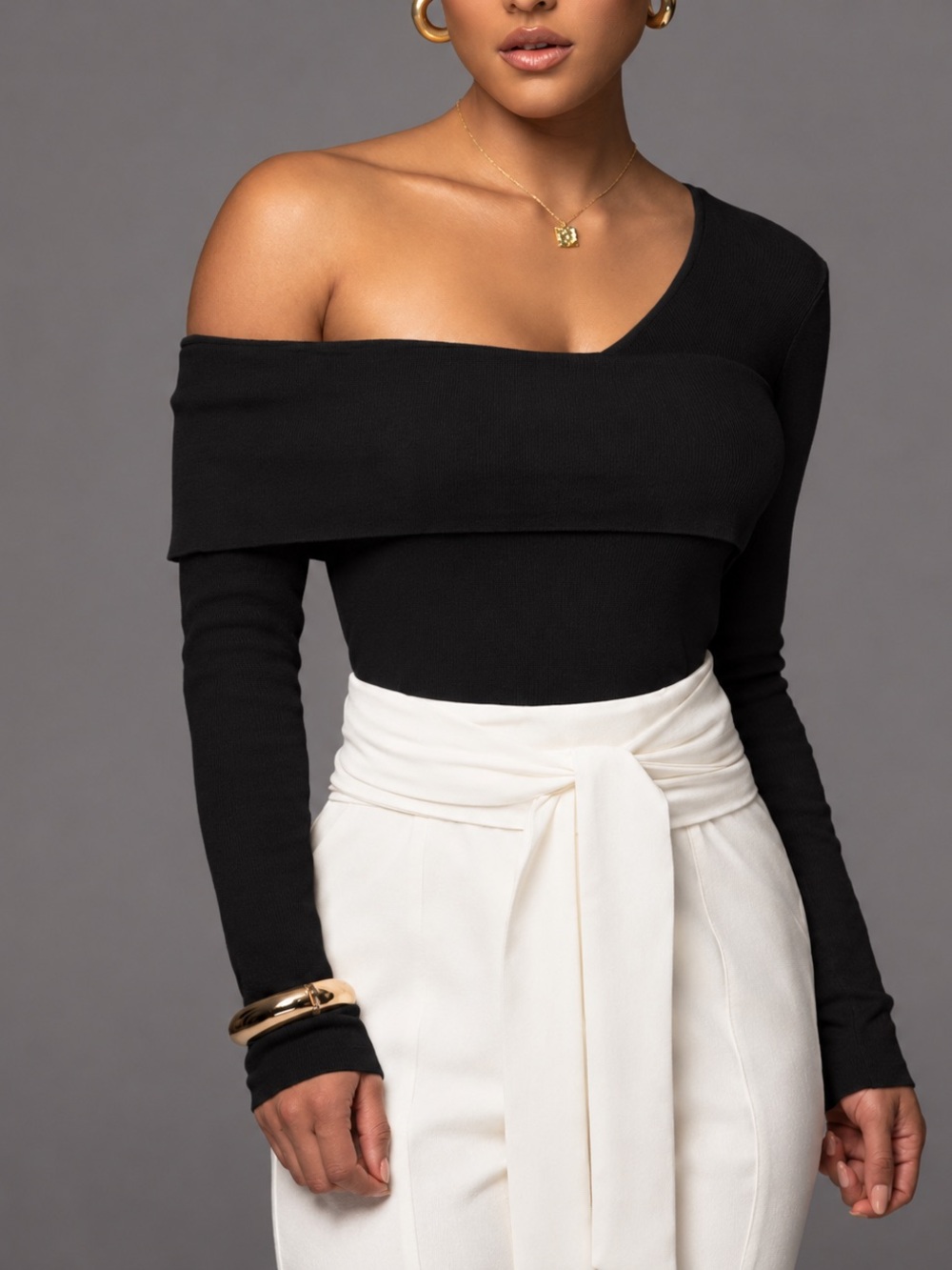 Black Eve Off-Shoulder Top